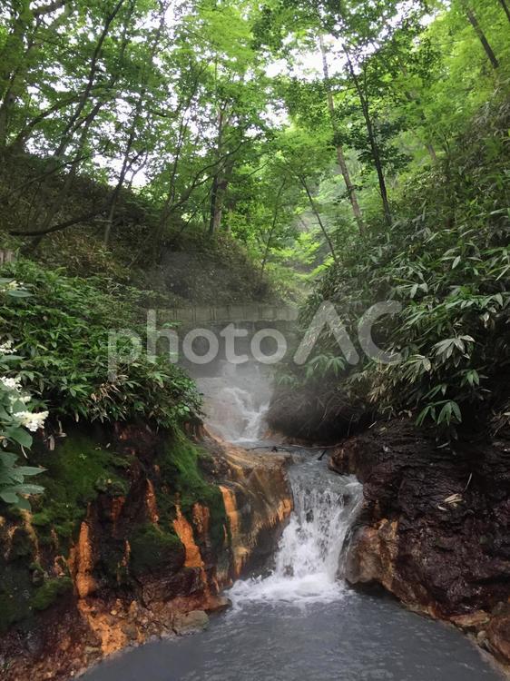 山の中の足湯と滝 水域,滝,自然の写真素材