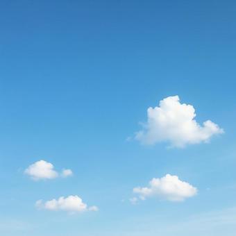 青空と白い雲の背景 青空と白い雲の背景の写真