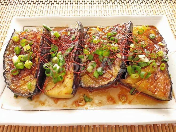 ガーリック醤油のとろとろ茄子 茄子,料理,ステーキの写真素材