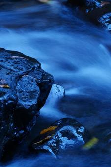 背景に合う清流の写真