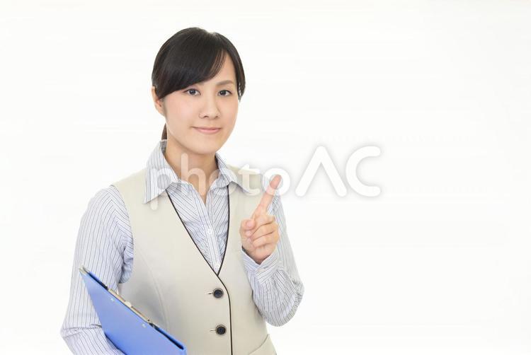 指示する笑顔のビジネスウーマン 女性,ビジネスウーマン,女の写真素材