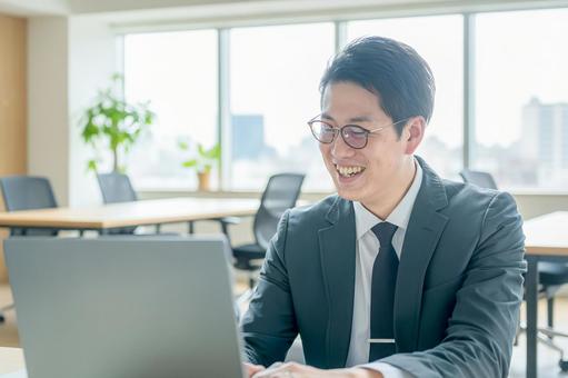 働くビジネスマン 働くビジネスマン ビジネスマン,会社員,サラリーマンの写真素材
