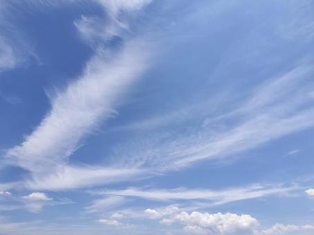 綺麗な雲が浮かぶ青空 綺麗な雲が浮かぶ青空の写真