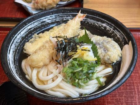 冷やし天ぷらうどん 冷やし天ぷらうどんの写真