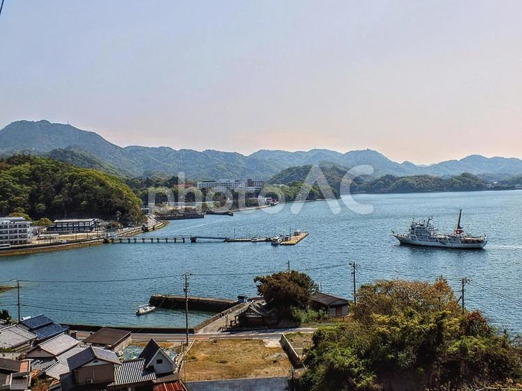 大崎上島の景色　No17 港,練習船,浜辺の写真素材