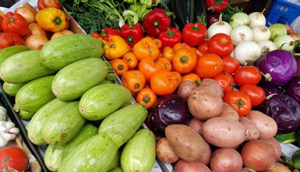 カラフルな緑黄色野菜 カラフルな緑黄色野菜の写真