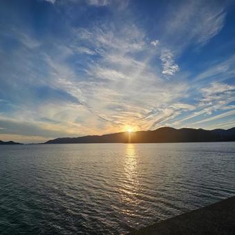 海に沈む夕日 海に沈む夕日の写真