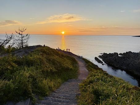 The Sea of Japan and cliffs seen from Tojinbo in Fukui Prefecture in the evening, JPG