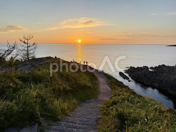 夕方の福井県東尋坊から見る日本海と崖 東尋坊,海岸,入江の写真素材