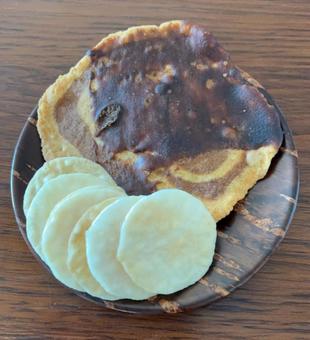 五城目かりんとうとうす焼きサラダせんべいの写真