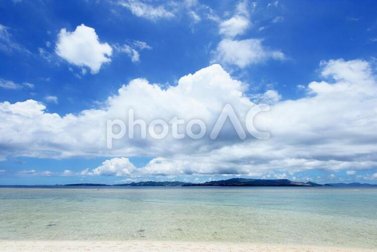 美しい沖縄のビーチと夏空 沖縄,海,ビーチの写真素材