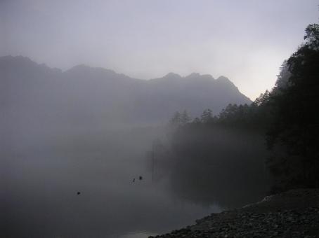 霧の池(大正池) 霧の池(大正池)の写真