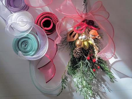 カラフルなオーガンジーのリボンとスワッグ スワッグ,クリスマス,オーガンジーの写真素材