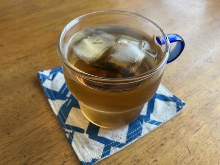冷たい麦茶 冷たい麦茶の写真
