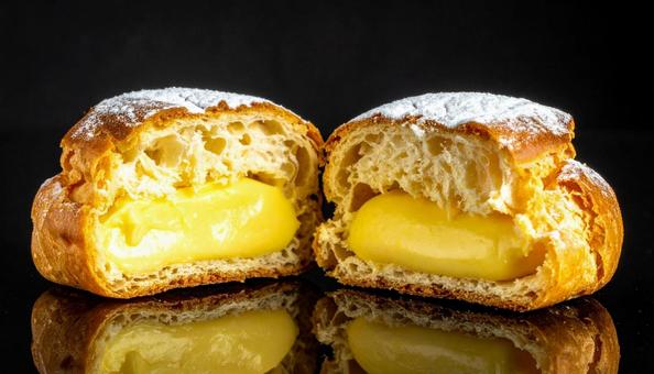 クリームたっぷりのシュークリーム クリームたっぷりのシュークリームの写真
