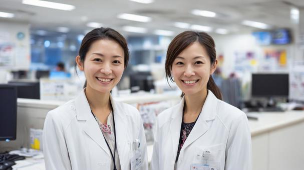 ナースステーションと二人の女性看護師 ナースステーションと二人の女性看護師の写真