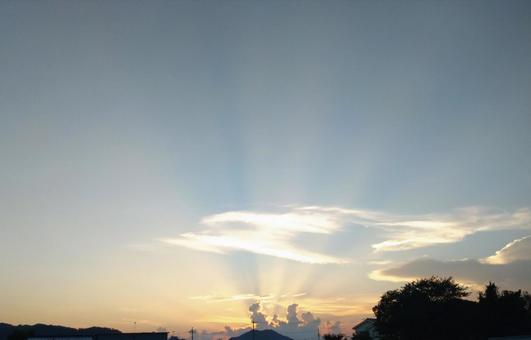 夕映えの天使のはしご 夕映えの天使のはしごの写真