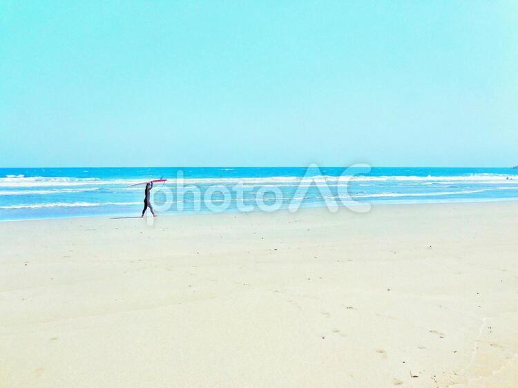海とサーファー 海,風景,自然の写真素材