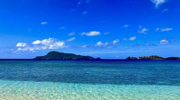 慶良間諸島阿嘉島のヒズシビーチと久場島 慶良間諸島阿嘉島のヒズシビーチと久場島 久場島,ヒズシビーチ,阿嘉の写真素材