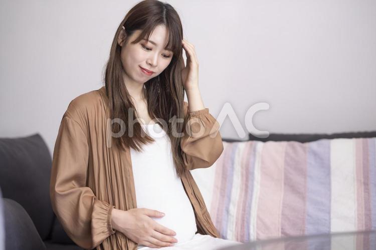 困る妊婦のイメージ 妊婦,妊娠,困るの写真素材
