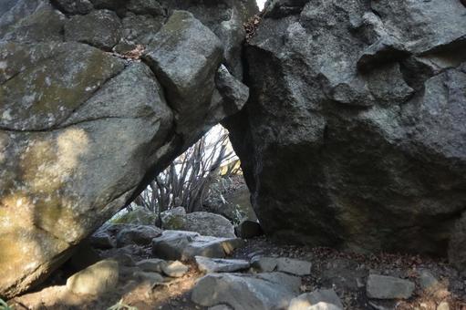 筑波山 岩のトンネル 筑波山 岩のトンネルの写真