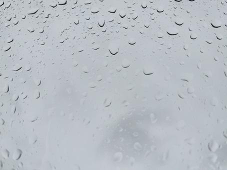 窓についたおしゃれな雨の雫 背景素材 窓についたおしゃれな雨の雫 背景素材 雨の雫,水滴,雫の写真素材