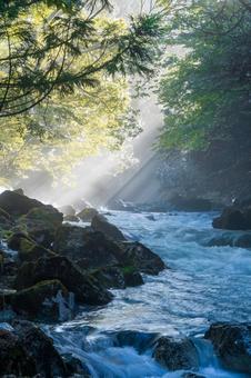 The rays of light of the Maruhara River, JPG The rays of light of the Maruhara River, JPG