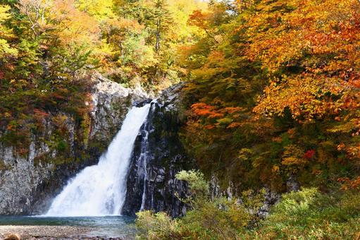 Autumn leaves at Houtai Falls, JPG Autumn leaves at Houtai Falls, JPG