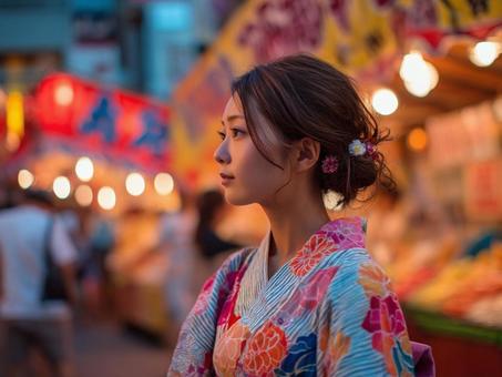 お祭りに浴衣で来た女性 お祭りに浴衣で来た女性の写真