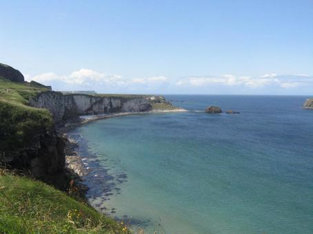 北アイルランド 白い断崖と夏の青い海 北アイルランド 白い断崖と夏の青い海の写真