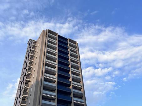 青空とマンション 青空とマンション マンション,見上げる,ビルの写真素材