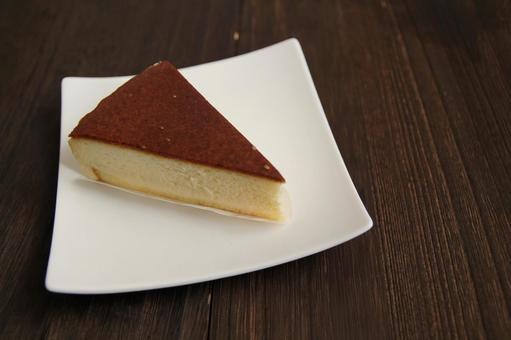 バスクチーズケーキの一切れ バスクチーズケーキの一切れの写真