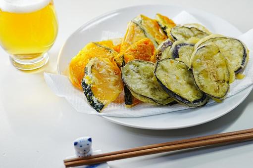 ビールと天ぷら ビールと天ぷら 食卓,食事,ビールの写真素材