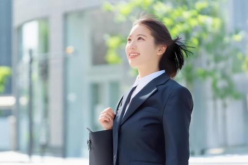 就活生・新入社員の若い女性 女性,就活,就職の写真素材