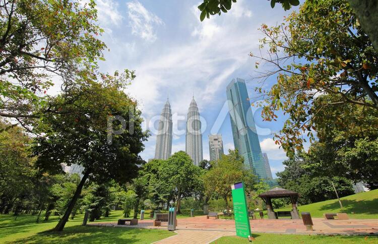 マレーシア　クアラルンプールのKLCC市街地の風景 マレーシア,クアラルンプール,klccの写真素材