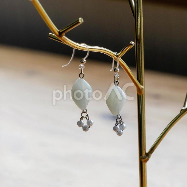 淡いグリーンのピアス ピアス,イヤリング,アクセサリーの写真素材