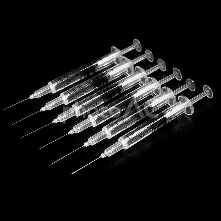 医療現場で使われる針付きの透明なシリンジ 注射器,シリンジ,針の写真素材