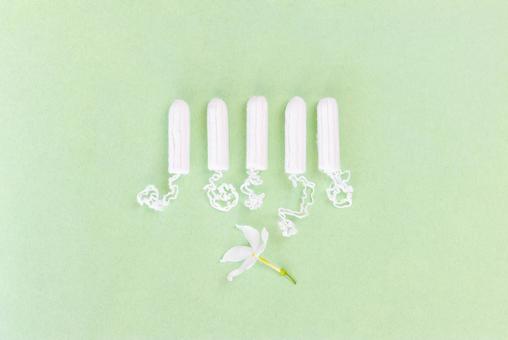 タンポンと花 生理,月経,生理用品の写真素材