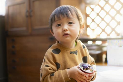 2歲小孩一臉無辜, 孩子, 男孩, 表情, JPG