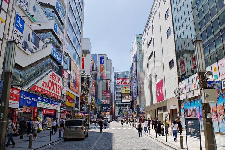 秋葉原2025夏　電気街口前 秋葉原,駅前,電気街口の写真素材