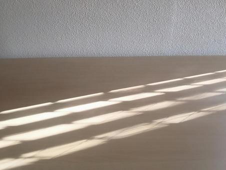 朝の光とブラインドの影 朝,光,朝日の写真素材