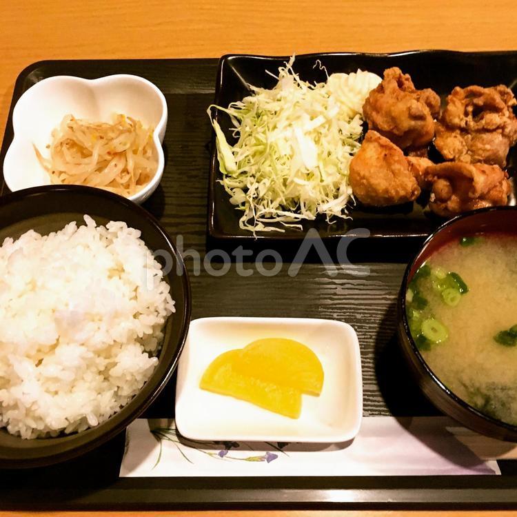 唐揚げ定食 お昼ごはん,ご飯,ランチの写真素材