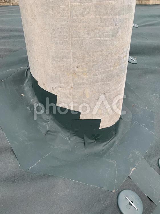 雑草対策シート　電信柱 雑草,防止シート,工事の写真素材