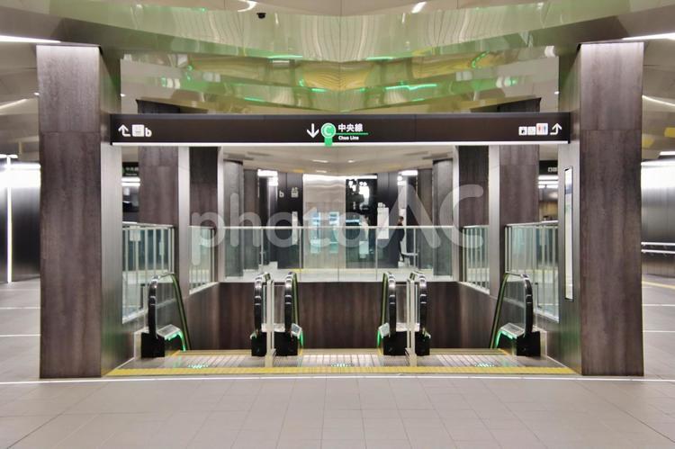 夢洲駅（大阪万博会場最寄駅・大阪市） 夢洲,夢洲駅,エスカレーターの写真素材