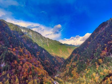 秋の高瀬渓谷の写真