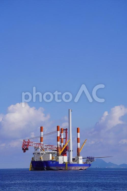 海上の工事風景 工事,風力発電機,エコの写真素材