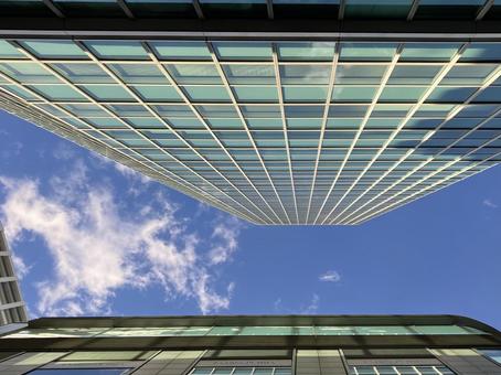ビル　空　ストレス ビル,ビジネス,空の写真素材