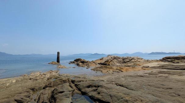 岩と砂浜が織りなす海岸線-06 岩と砂浜が織りなす海岸線-06の写真