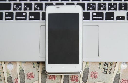 スマホと日本円のビジネス スマホ,日本円,お金の写真素材