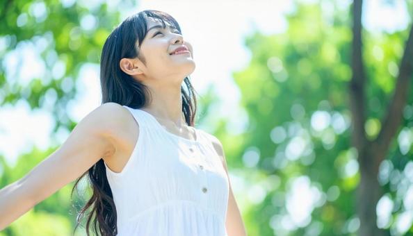 健康的な女性深呼吸 健康的な女性深呼吸の写真